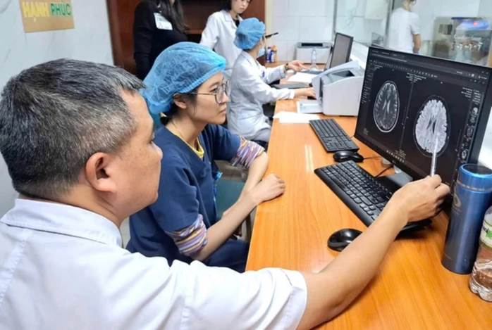 Hút thuốc lá điện tử: Phạt 5 triệu đồng, chủ quán cũng vạ lây